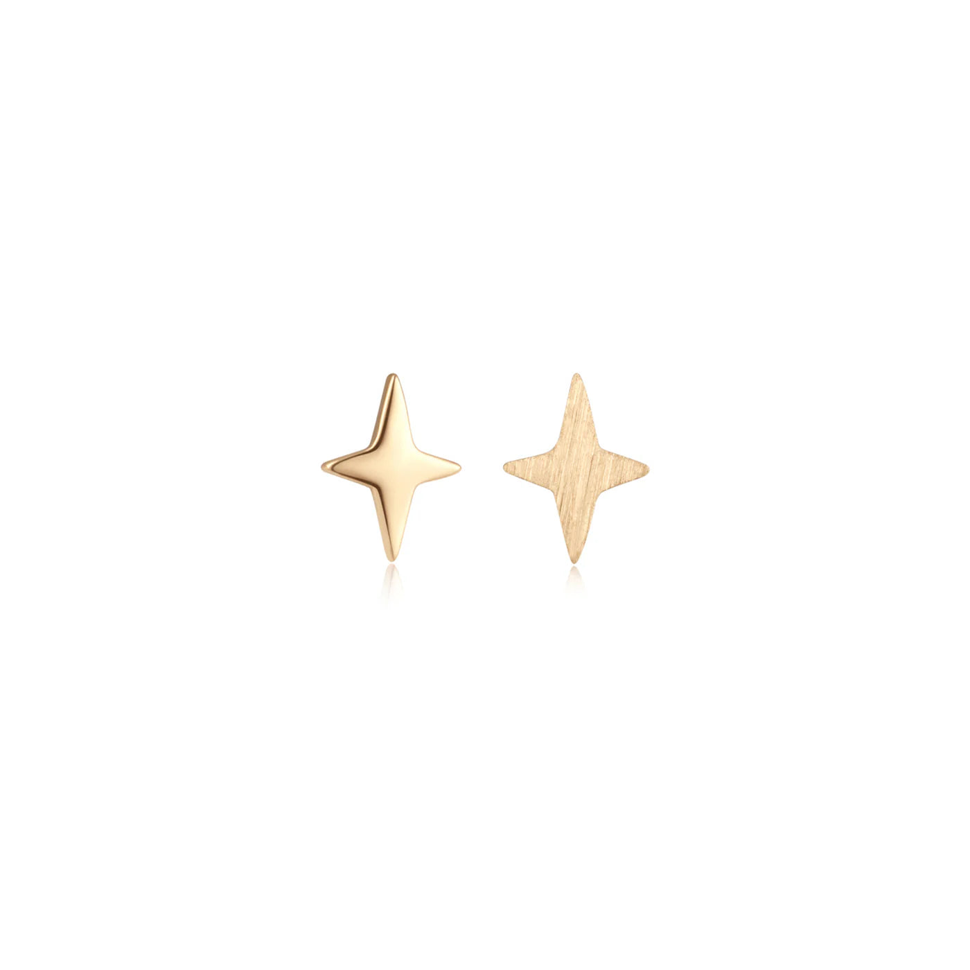 Retro 4 Point Star piercing van Ember, handgemaakt van 14k massief goud zonder steentjes voor een minimalistische look.