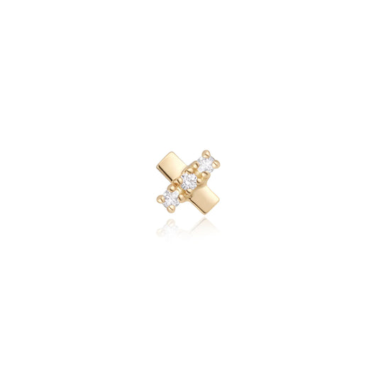 Moderne Axis piercing van Ember in 14k massief goud met een strakke gouden staaf en drie fonkelende zirkonia steentjes.